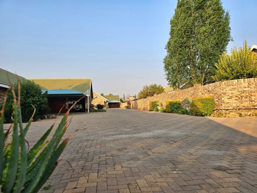 4 Bedroom Property for Sale in Van Der Hoff Park North West